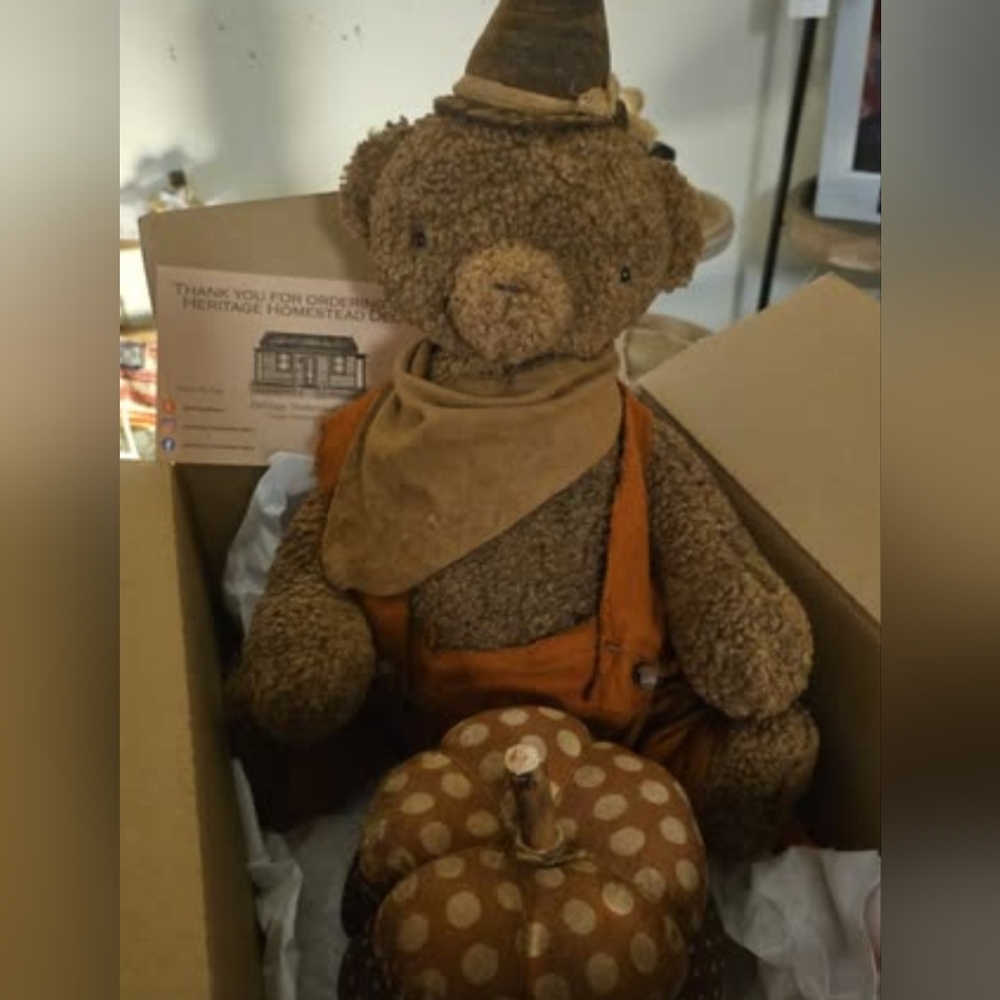 Brown Primitive  Teddy Bear with Hat and  2 Pumpkin Stack